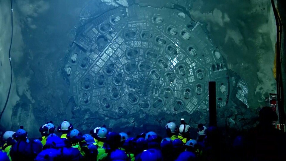 Tunnelboremaskinene (TBM) har etter gjennomslaget lagt bak seg ni kilometer hver i nordlig retning. Det samme forventes av de to sørgående maskinene i 2019. Sammen graver de fire damene den hittil lengste jernbanetunnelen i Norden. Tunnelboremaskinene (TBM) har etter gjennomslaget lagt bak seg ni kilometer hver i nordlig retning. Det samme forventes av de to sørgående maskinene i 2019. Sammen graver de fire damene den hittil lengste jernbanetunnelen i Norden.