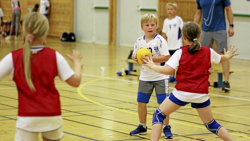 FÅR FEMTE HALLFLATE PÅ KOLBOTN: Styreledelsen i KIL er glade for at det skal bygges en flerbrukshall på Kolbotn skole. Bildet er tatt under årets sommeravslutning i Sofiemyrhallen tirsdag 5. juni. FÅR FEMTE HALLFLATE PÅ KOLBOTN: Styreledelsen i KIL er glade for at det skal bygges en flerbrukshall på Kolbotn skole. Bildet er tatt under årets sommeravslutning i Sofiemyrhallen tirsdag 5. juni.