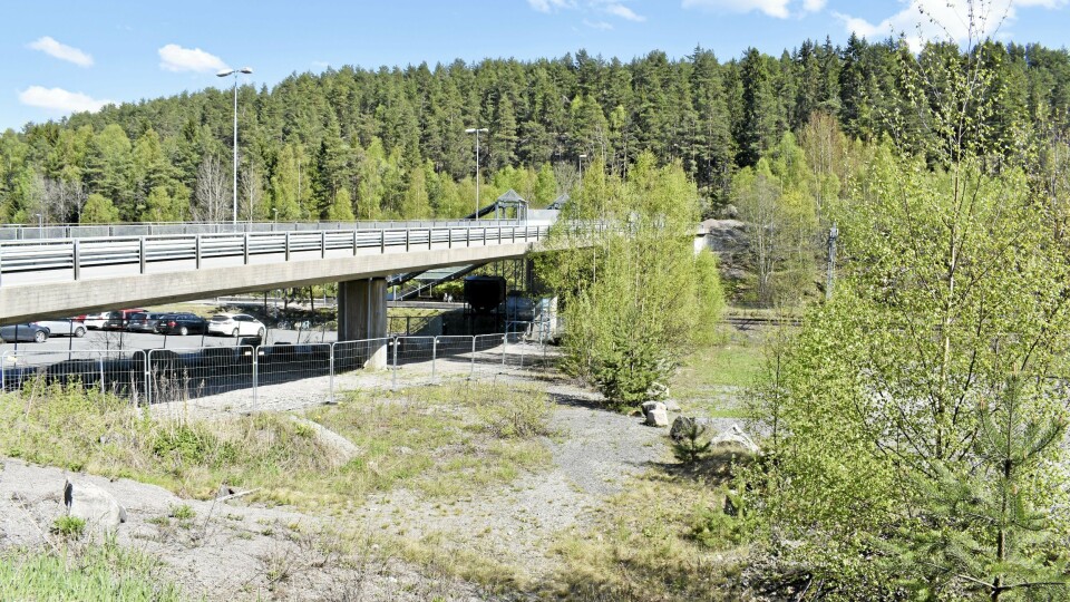FRA SYKKEL TIL TOG: Til våren kan det bli enklere å parkere bilen hjemme og ta sykkelen til toget for å komme seg på jobb i byen. FRA SYKKEL TIL TOG: Til våren kan det bli enklere å parkere bilen hjemme og ta sykkelen til toget for å komme seg på jobb i byen.