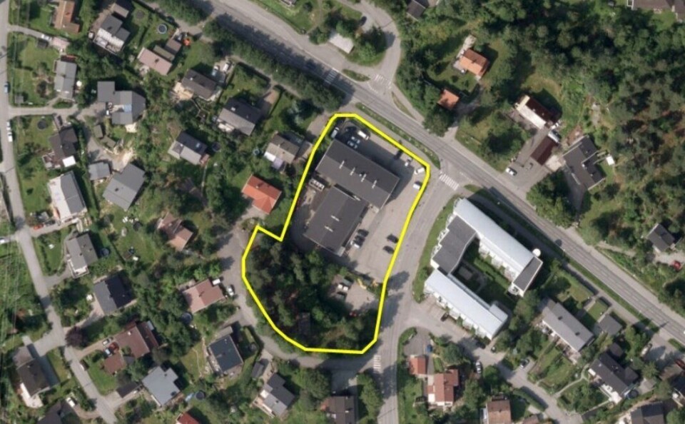 SENTRALT I SMÅHUSSTRØK: De to eiendommene ligger på Sofiemyr, på hjørnet mellom fylkesvei 129, Sønsterudveien og Holbergs vei. SENTRALT I SMÅHUSSTRØK: De to eiendommene ligger på Sofiemyr, på hjørnet mellom fylkesvei 129, Sønsterudveien og Holbergs vei.