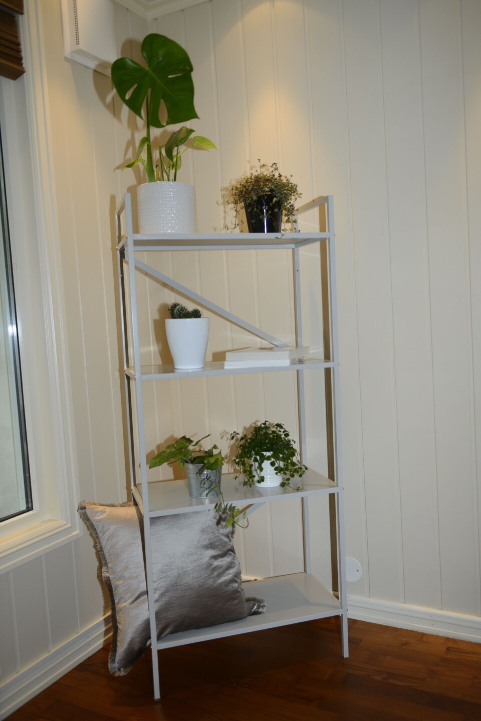 DETALJER: Detaljer som puter og planter, uten å overlesse boligen, gjør den mer attraktiv for potensielle kjøpere. DETALJER: Detaljer som puter og planter, uten å overlesse boligen, gjør den mer attraktiv for potensielle kjøpere.