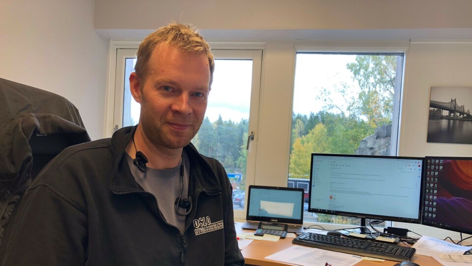 SNØFANGERE: – Vi har også fjernet og byttet de gamle snøfangere med litt moderne snøfangere, kjøpt hos et lokalt selskap som holder til i Holteveien, sier Jim Stewart. SNØFANGERE: – Vi har også fjernet og byttet de gamle snøfangere med litt moderne snøfangere, kjøpt hos et lokalt selskap som holder til i Holteveien, sier Jim Stewart.