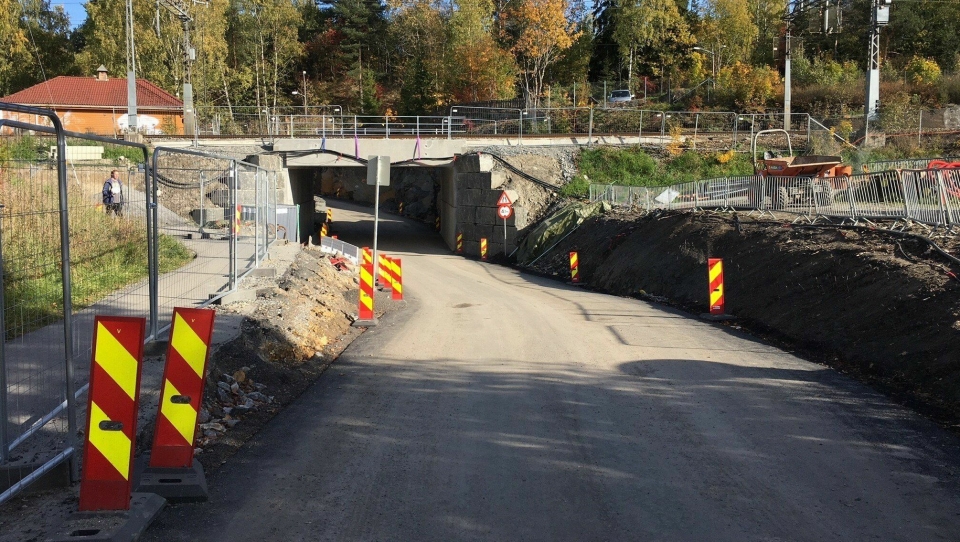 FRA 2,7 TIL 4,1 METER: Kulverten ved krysset i Theodor Hansens vei og Solbråtanveien har blitt senket ned og utvidet fra 2,7 til 4,1 meter i høyde.