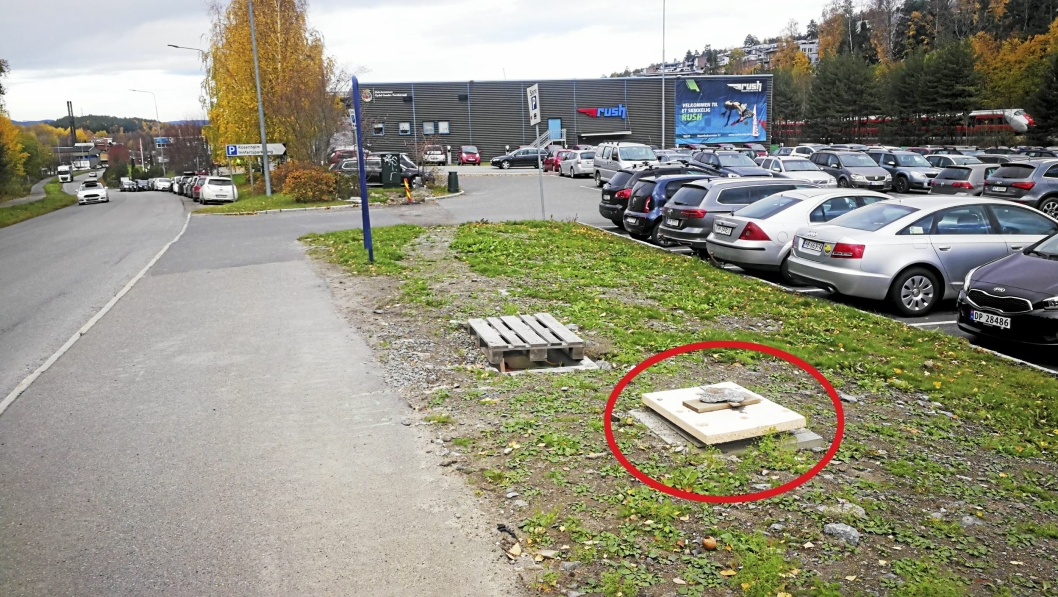 BOM PÅ VEI: Det innringede feltet på bildet viser fundamentet hvor bomstasjonen på Rosenholm skal etableres.