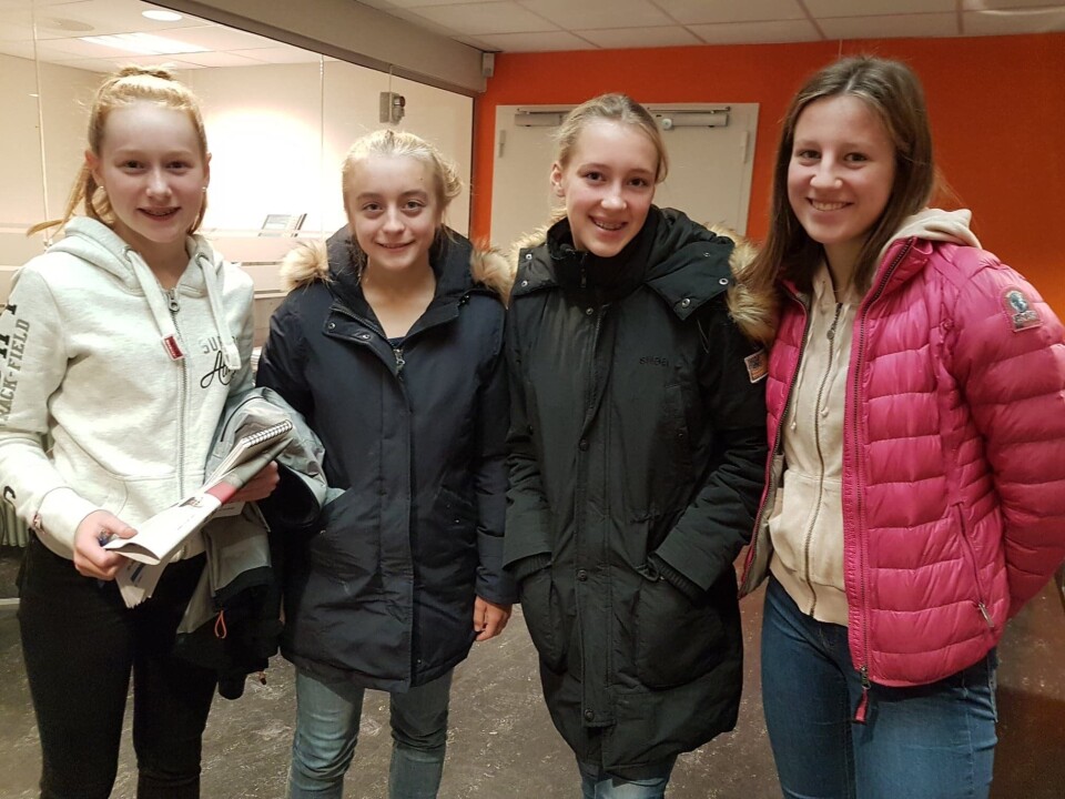 FIRE FRA 9. TRINN: Kaja Flote (14), Silje Berger (14), Anine Johnsen (14) og Benedikte Hjetland (14) fra Hellerasten skole. FIRE FRA 9. TRINN: Kaja Flote (14), Silje Berger (14), Anine Johnsen (14) og Benedikte Hjetland (14) fra Hellerasten skole.