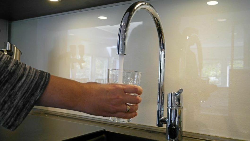 ØKER MED 1.685,50 KRONER: Gebyret for vann vil øker med 1685,50 kroner fra neste år hvis forslaget blir vedtatt i kommunestyret i desember.