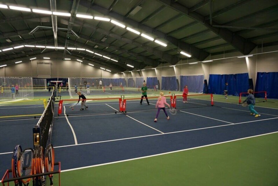 HIT VIL DE: Med den nye firebaners tennishall plassert på Sofiemyr, i umiddelbar nærhet til to barnehager, barneskole, ungdomsskole og videregående skole, vil den lokale tennisklubben kunne tilby et svært bredt spekter av et fullverdig, helårstennistilbud for barn og unge. HIT VIL DE: Med den nye firebaners tennishall plassert på Sofiemyr, i umiddelbar nærhet til to barnehager, barneskole, ungdomsskole og videregående skole, vil den lokale tennisklubben kunne tilby et svært bredt spekter av et fullverdig, helårstennistilbud for barn og unge.