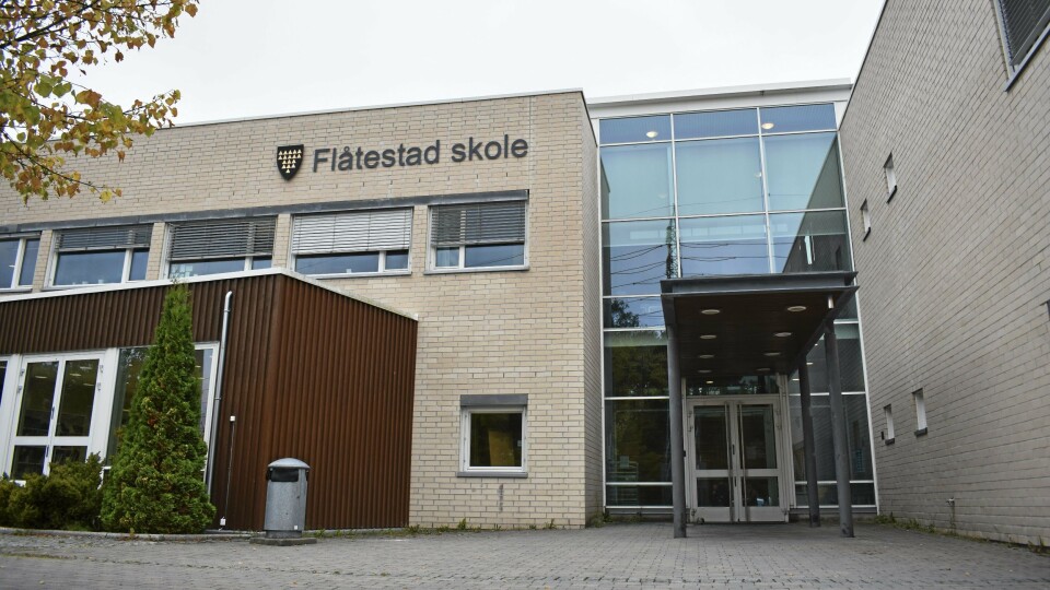 UTFORDRING: De fleste elevene ved Østli skole velger å søke seg til Flåtestad ved overgang til ungdomsskole. Flåtestad skole har ikke kapasitet til å ta imot alle elevene som søker gjesteplass, mens Fløysbonn skole har god kapasitet til alle elevene. UTFORDRING: De fleste elevene ved Østli skole velger å søke seg til Flåtestad ved overgang til ungdomsskole. Flåtestad skole har ikke kapasitet til å ta imot alle elevene som søker gjesteplass, mens Fløysbonn skole har god kapasitet til alle elevene.