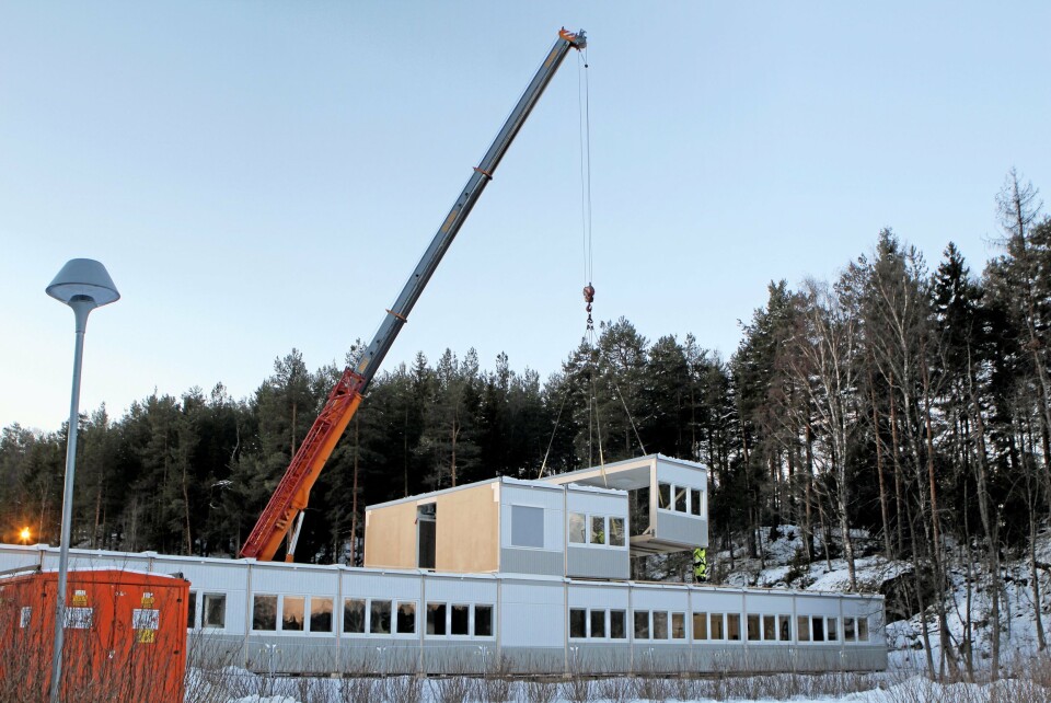 BYGGER SKOLE I SOLKOLLEN: Arbeidet med å kjøre inn materialer fra grusbanen på Sofiemyr til Solkollen startet tirsdag denne uken. BYGGER SKOLE I SOLKOLLEN: Arbeidet med å kjøre inn materialer fra grusbanen på Sofiemyr til Solkollen startet tirsdag denne uken.