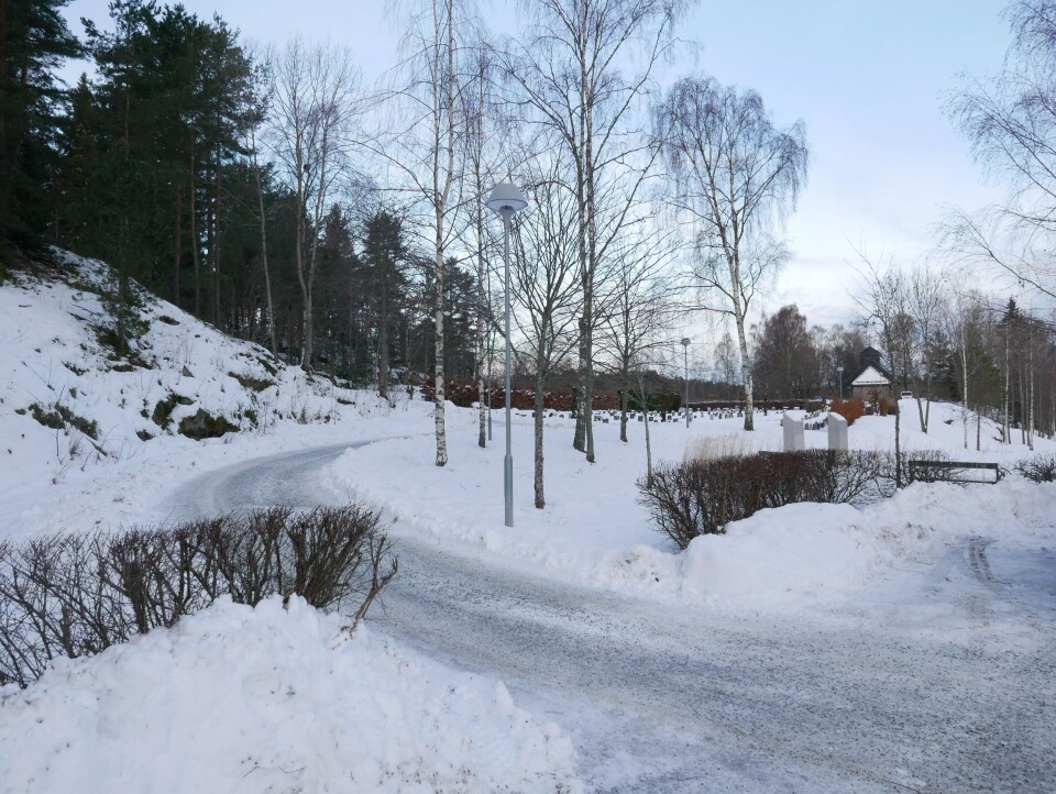 NÆRMESTE NABO: Kolbotn gravlund ligger nord for den midlertidige skolen i Solkollen. NÆRMESTE NABO: Kolbotn gravlund ligger nord for den midlertidige skolen i Solkollen.