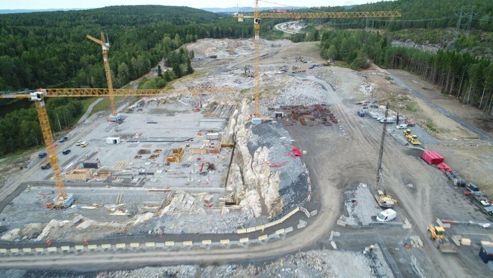 STORT ANLEGGSOMRÅDE: Bildet ble tatt i september i fjor og viser deler av det aktuelle området. Eiendommen er på 330 mål og ligger på begge sider av E6. Frem til 1. september neste år skal det utføres betongstøping til det nye bereskapssenteret. STORT ANLEGGSOMRÅDE: Bildet ble tatt i september i fjor og viser deler av det aktuelle området. Eiendommen er på 330 mål og ligger på begge sider av E6. Frem til 1. september neste år skal det utføres betongstøping til det nye bereskapssenteret.