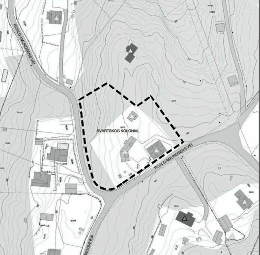 KARTET: I skråningen til venstre for annekset ønsker Skovholt å bygge ny enebolig. Dette vil frigjøre plass på kolonialen.