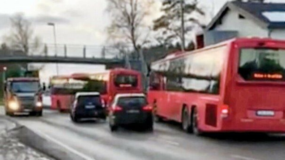 KONGEVEIEN: Busslommene kan også bli fjernet og erstattet med kantsteinstopp for bussene. KONGEVEIEN: Busslommene kan også bli fjernet og erstattet med kantsteinstopp for bussene.