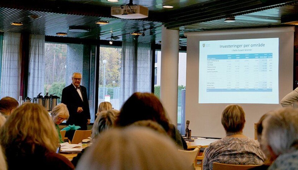 PRESSEKONFERANSE: Det ble holdt en pressekonferanse for Oppegård Avis og Østlandets Blad i kommunestyresalen før det uannonserte formannskapsmøtet. Etter pressekonferansen ble pressen ledet bort fra kommunestyresalen slik at selve formannskapsmøtet kunne fortsette der uten pressen til stede. PRESSEKONFERANSE: Det ble holdt en pressekonferanse for Oppegård Avis og Østlandets Blad i kommunestyresalen før det uannonserte formannskapsmøtet. Etter pressekonferansen ble pressen ledet bort fra kommunestyresalen slik at selve formannskapsmøtet kunne fortsette der uten pressen til stede.