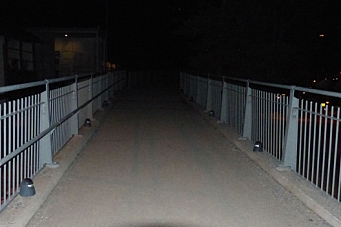 Etterlyser belysning på broen
