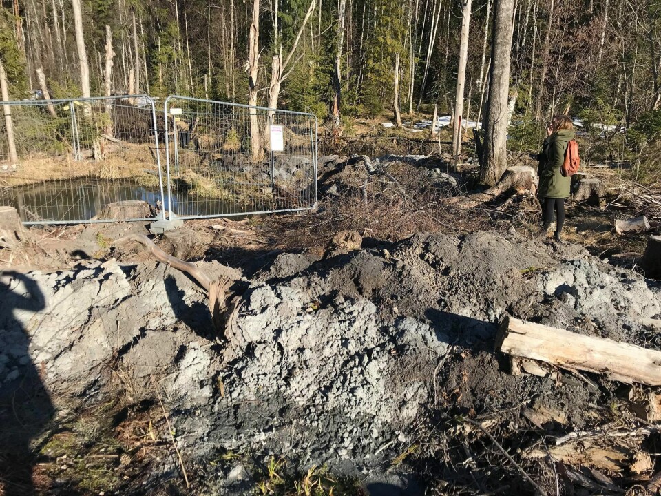 HOGST OG LAGRING AV MASSER VED LILLE KOLBOTNVANN. HOGST OG LAGRING AV MASSER VED LILLE KOLBOTNVANN.