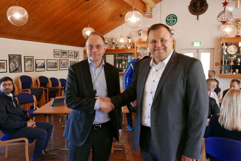 SAMARBEID: .Konserndirektør Tor Arne Midtskogen fra Skanska med ordfører Thomas Sjøvold. SAMARBEID: .Konserndirektør Tor Arne Midtskogen fra Skanska med ordfører Thomas Sjøvold.