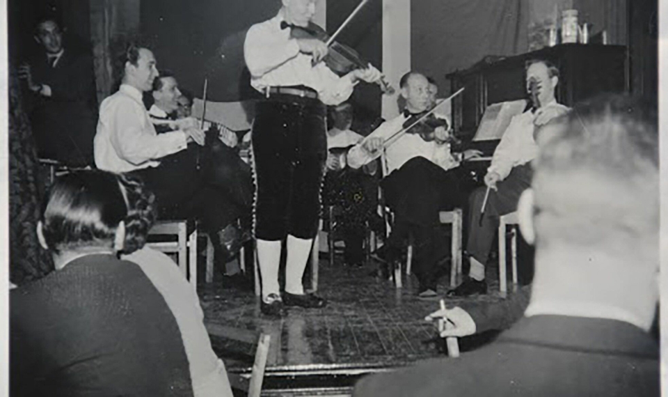 VELHUSET: Det har i alle år vært aktiviteter på Fjelltun. Bildet er fra et arrangement i 1949.