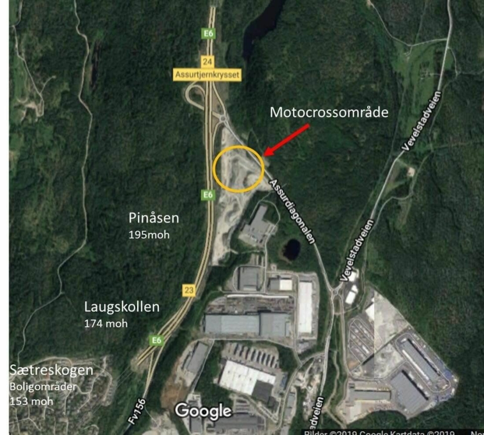 DET VEDTATTE PLANOMRÅDET: Motorcrossbanen i Assurdalen skal bygges i en lomme mellom E6 og Assurdiagonalen i Ski. I
