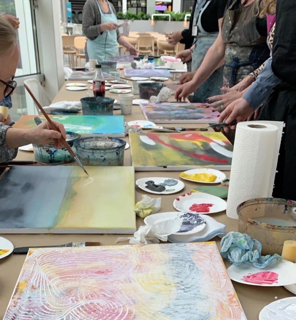 FØLG MED VIDERE: Det skal arrangeres flere kurs og aktiviteter for store og små i lokalene til kunstKALL på Rosenholm Campus. FØLG MED VIDERE: Det skal arrangeres flere kurs og aktiviteter for store og små i lokalene til kunstKALL på Rosenholm Campus.