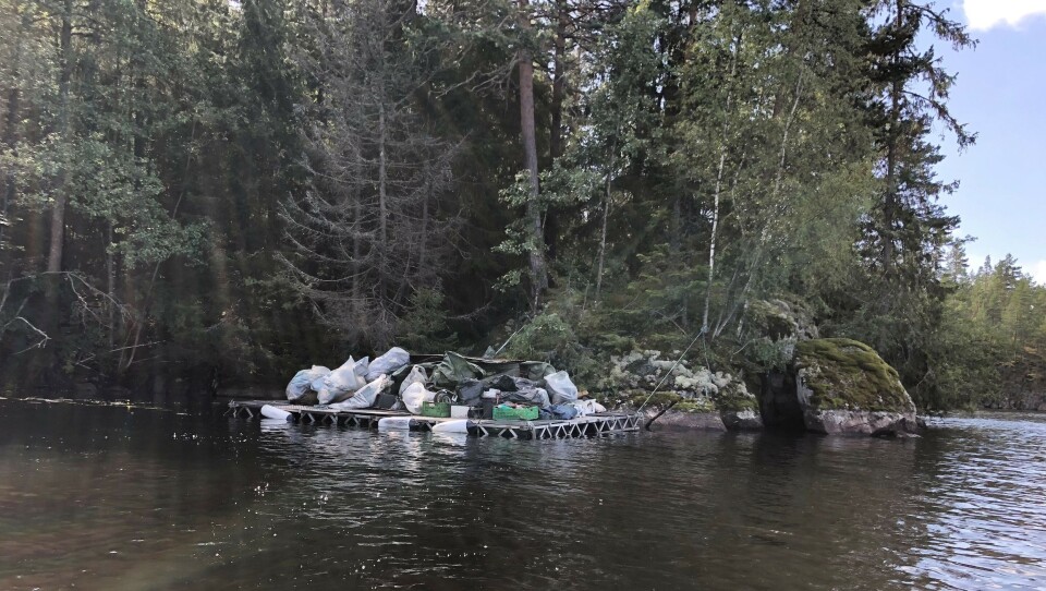 FORLATT LEIR: Det ble funnet store mengder søppel på en forlatt leir i skogen ved Gjersjøen. FORLATT LEIR: Det ble funnet store mengder søppel på en forlatt leir i skogen ved Gjersjøen.