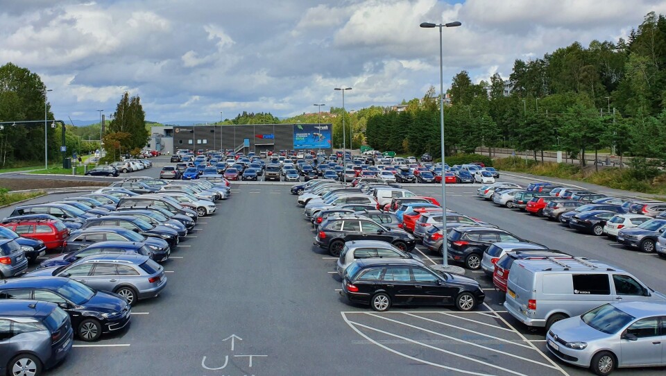 STAPPFULLT: Det var ingen ledig plass på innfartsparkeringen da Oppegård Avis var innom Rosenholm stasjon torsdag forrige uke. STAPPFULLT: Det var ingen ledig plass på innfartsparkeringen da Oppegård Avis var innom Rosenholm stasjon torsdag forrige uke.