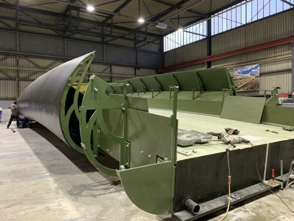 MADE IN NEDERLAND: På bildet kan du se den splitter nye turveibroen. Den er nå fraktet fra Nederland og skal løftes på plass i morgen, onsdag 30. oktober. MADE IN NEDERLAND: På bildet kan du se den splitter nye turveibroen. Den er nå fraktet fra Nederland og skal løftes på plass i morgen, onsdag 30. oktober.