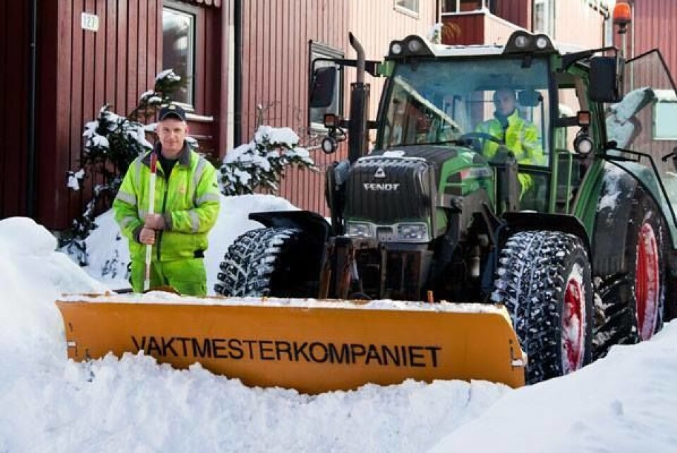 HAR KONTRAKT MED SVV: Det er Vaktmesterkompaniet AS som har inngått kontrakt med SVV om vedlikehold av riks- og fylkesveiene i Oppegård fra høsten 2019 og frem til høsten 2022. HAR KONTRAKT MED SVV: Det er Vaktmesterkompaniet AS som har inngått kontrakt med SVV om vedlikehold av riks- og fylkesveiene i Oppegård fra høsten 2019 og frem til høsten 2022.