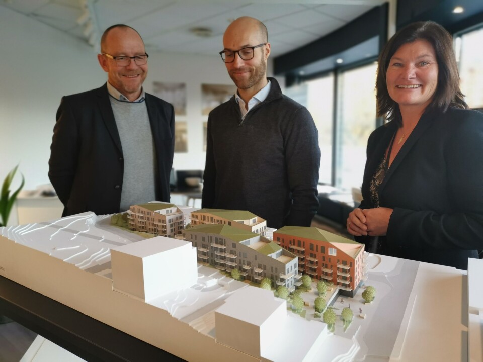 NYTT I SENTRUM: Carl Henrik Graff prosjektansvarlig hos Stor-Oslo Eiendom (i midten), Tonje Adolphson og Bjørn Skar i DNB Eiendom viser stolt frem prosjektet. NYTT I SENTRUM: Carl Henrik Graff prosjektansvarlig hos Stor-Oslo Eiendom (i midten), Tonje Adolphson og Bjørn Skar i DNB Eiendom viser stolt frem prosjektet.