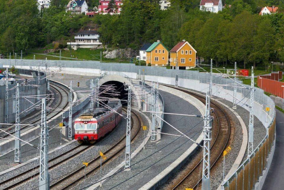 SKAL BYTTES OM FIRE ÅR: Det er lokaltog av type 69 som i første omgang foreslått erstattet av de nye togene.