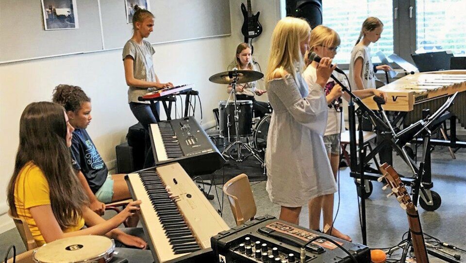 KAN ØKE MED 500 KRONER: Sommerskole er et populært tilbud i Oppegård kommune. 230 barn deltok på sommerskole i 2019 da et ukes kurs kostet 1700 kroner. Nå vil foreslår rådmannen en økning av brukerbetalingen til 2200 kroner i 2020. KAN ØKE MED 500 KRONER: Sommerskole er et populært tilbud i Oppegård kommune. 230 barn deltok på sommerskole i 2019 da et ukes kurs kostet 1700 kroner. Nå vil foreslår rådmannen en økning av brukerbetalingen til 2200 kroner i 2020.