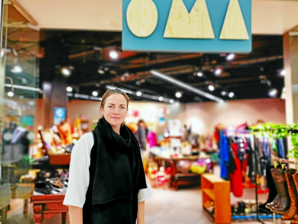 STENGTE: Et par uker før jul stengte OMA-sjef Nora Charlotte Isachsen bruktbutikken på Kolbotn Torg.