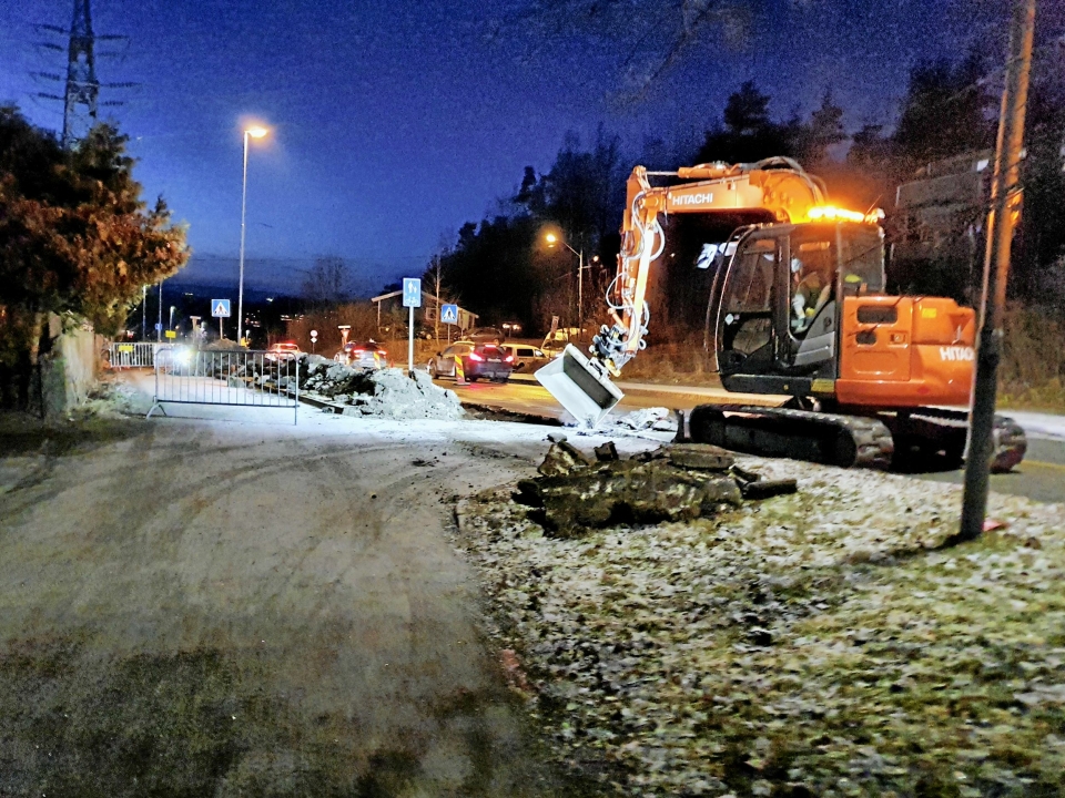 BYTTER KANTSTEIN: Veiarbeidene i Sønsterudveien startet i begynnelsen av november 2019 og skal avsluttes fredag 24. januar, ifølge skiltingen.