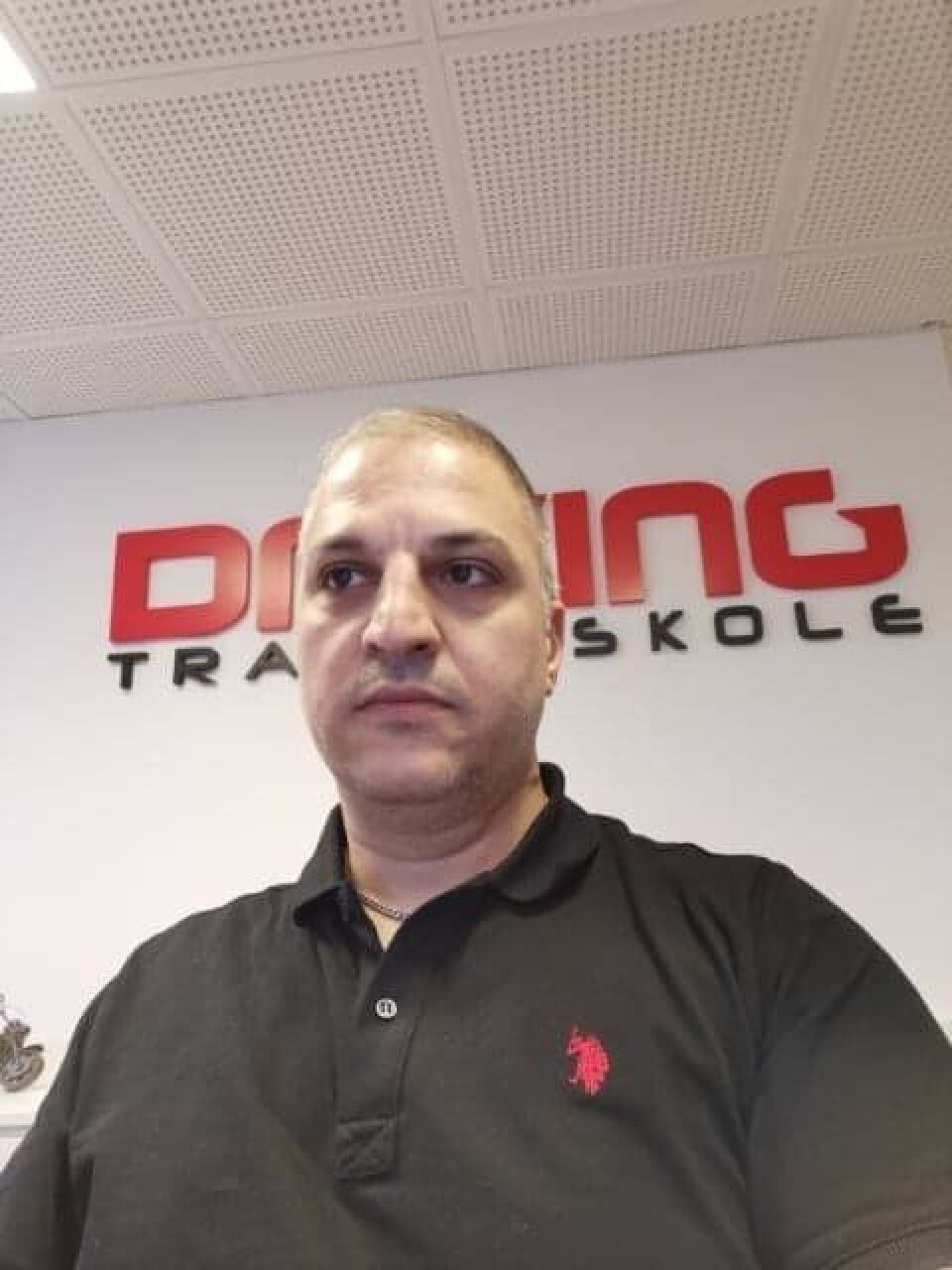 LEIT: Daglig leder ved Driving Trafikkskole Kolbotn, synes det er ille at noen vil han så vondt. LEIT: Daglig leder ved Driving Trafikkskole Kolbotn, synes det er ille at noen vil han så vondt.