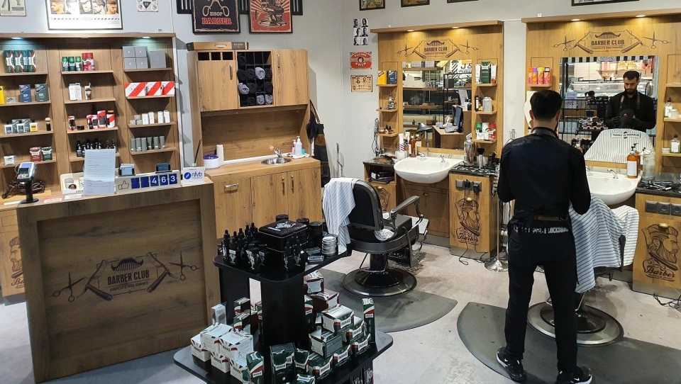 FLYTTER INN I MARS: Herrefrisørsalongen J&K Barber Shop åpner på Kolbotn torg i mars.