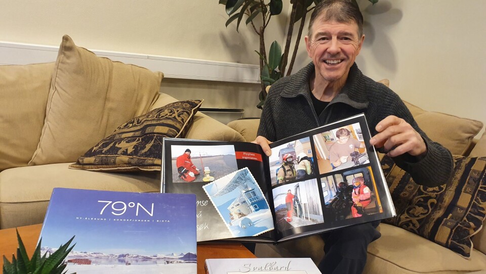 REALISERTE DRØMMEN: Tore Bratlien har laget to fotoalbumer om sine opplevelser på Svalbard. Det ene albumet fikk hans svigerforeldre og det andre albumet fikk Hans Majestet Kongen i forbindelse med 50 års-markeringen etter Kings Bay-ulykken i 1962. REALISERTE DRØMMEN: Tore Bratlien har laget to fotoalbumer om sine opplevelser på Svalbard. Det ene albumet fikk hans svigerforeldre og det andre albumet fikk Hans Majestet Kongen i forbindelse med 50 års-markeringen etter Kings Bay-ulykken i 1962.