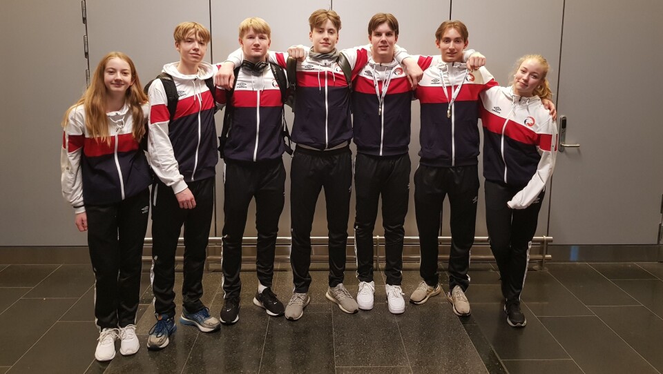 KOLBOTN-TALENTER: Håndball-essene fra Kolbotn som var med i Intersport Bylagsturneringen. F.v. Emilie Hattestad, Erik Huse, Niklas Gjerde, Axel Skaarnæs, Elias Borge, Sondre Indseth og Victoria Neverdal. KOLBOTN-TALENTER: Håndball-essene fra Kolbotn som var med i Intersport Bylagsturneringen. F.v. Emilie Hattestad, Erik Huse, Niklas Gjerde, Axel Skaarnæs, Elias Borge, Sondre Indseth og Victoria Neverdal.