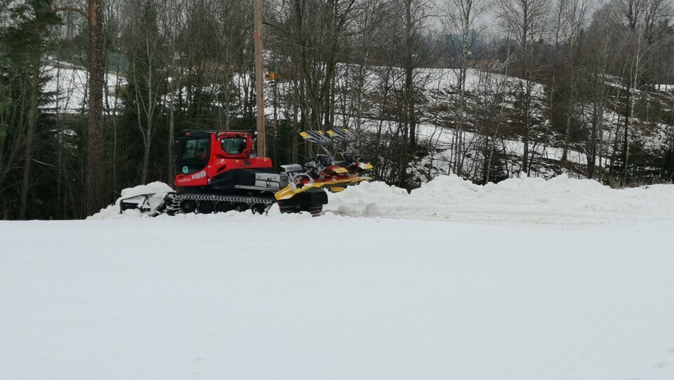 MÅKTE: Skiforeningen startet måkingen av driving rangen på Greverud fredag. MÅKTE: Skiforeningen startet måkingen av driving rangen på Greverud fredag.