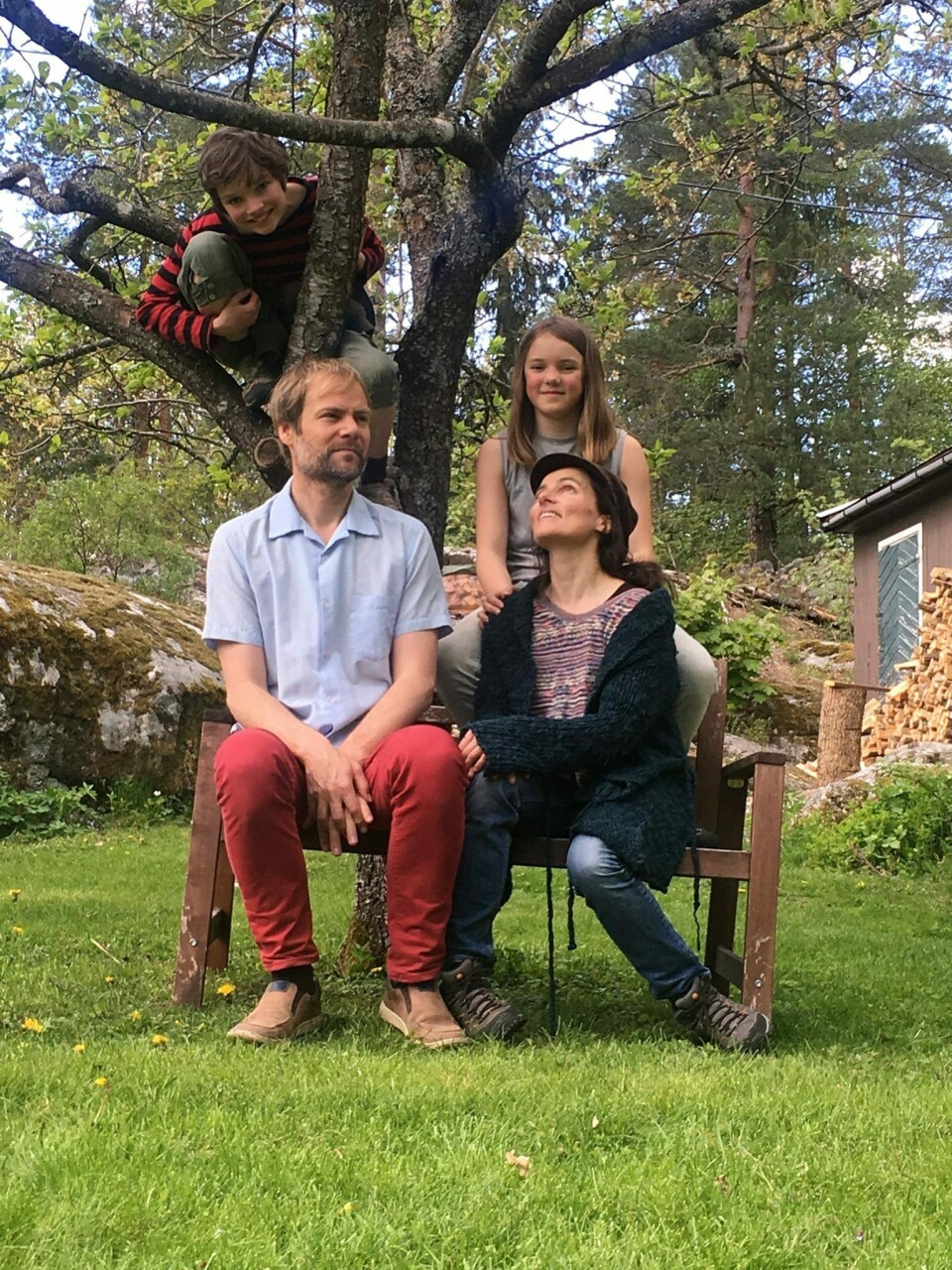 BLÅBÆRTOPPEN SPELLEMANNSLAG: Maja Ratkje og Frode Haltli har laget et familiært spellemannslag sammen med barna Frida (t.v.) og Marte. Lørdag blir det konsert på Kolbens Facebook-side. BLÅBÆRTOPPEN SPELLEMANNSLAG: Maja Ratkje og Frode Haltli har laget et familiært spellemannslag sammen med barna Frida (t.v.) og Marte. Lørdag blir det konsert på Kolbens Facebook-side.