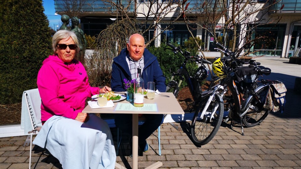 UTELIV IGJEN: Dagny og Thor Hansen la sykkelturen fra Greverud til Gamle Tårnhuset fredag. UTELIV IGJEN: Dagny og Thor Hansen la sykkelturen fra Greverud til Gamle Tårnhuset fredag.