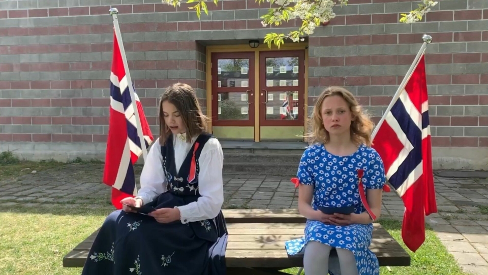 ELEVRÅDET PÅ SOFIEMYR: På bildet kan du se nestleder og leder for elevrådet ved Sofiemyr skole, Julie Westen (12) og Thora Sandvik-Kleppestø (12).