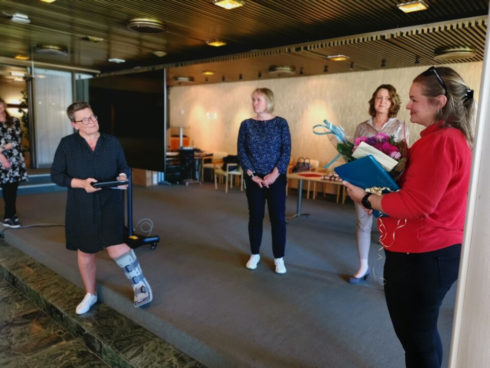 HYLLET: Rådmann Gro Herheim, kommunalsjef Else Karin Myhrene og kommunalsjef Marit Kronborg var med på hyllesten av Henriette Furebotn. HYLLET: Rådmann Gro Herheim, kommunalsjef Else Karin Myhrene og kommunalsjef Marit Kronborg var med på hyllesten av Henriette Furebotn.