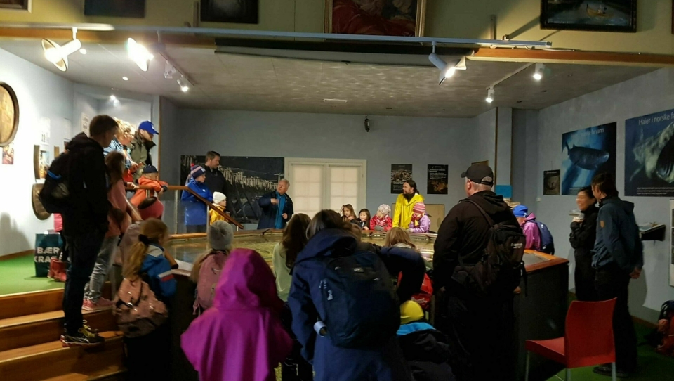 DRØBAK AKVARIUM: Over 20 barn storkoste seg på besøk i Drøbak Akvarium sist søndag.