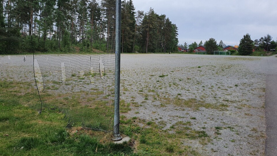 SKULLE HA VÆRT FERDIGSTILT: Den nye kunstgressbanen som skulle bygges på Tømtebanen skulle stå ferdig i disse dagene. SKULLE HA VÆRT FERDIGSTILT: Den nye kunstgressbanen som skulle bygges på Tømtebanen skulle stå ferdig i disse dagene.