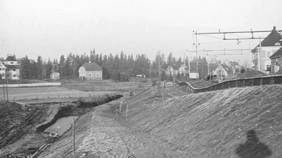 LØSMASSESKRED VED KOLBOTN STASJON: Bildet viser utglidning av løsmassene ved Kolbotn stasjon i 1936.