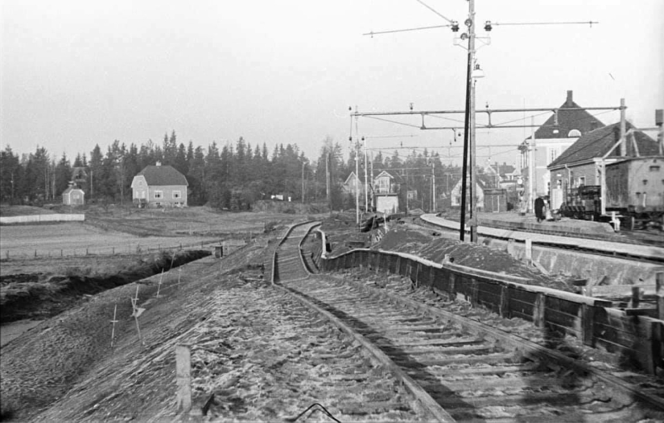 KOLBOTN STASJON FOR 84 ÅR SIDEN: Bildet viser utglidning av massene ved Kolbotn stasjon 1936. (Foto: Ukjent/Norsk Jernbanemuseum)