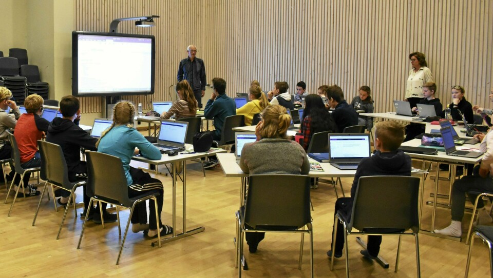 UNGDOMSSKOLE: Dette bildet er fra da det ble markert at alle Oppegårds skoleelever fikk egen iPad eller PC i 2017. UNGDOMSSKOLE: Dette bildet er fra da det ble markert at alle Oppegårds skoleelever fikk egen iPad eller PC i 2017.