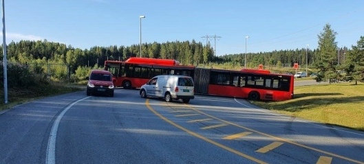 Buss på tvers skapte kaos i Taraldrudkrysset