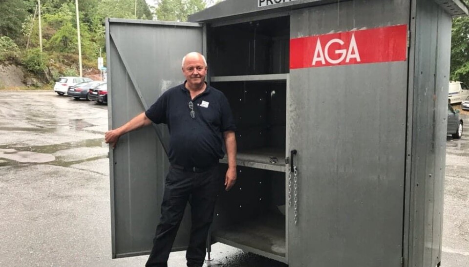 TO INNBRUDD: 73 gassflasker ble stjålet fra Jernia Kolbotn siden lørdag forrige uke. Daglig leder Rolf Eriksen ber publikum om tips. TO INNBRUDD: 73 gassflasker ble stjålet fra Jernia Kolbotn siden lørdag forrige uke. Daglig leder Rolf Eriksen ber publikum om tips.