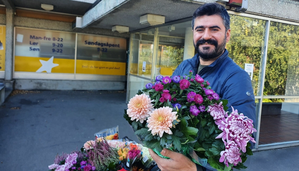 UTVIDER MED BLOMSTERBUTIKK: Feridun Ugur håper mange vil besøke den nye blomsterbutikken som skal åpne i Kolbotnveien 7. Foto: Yana Stubberudlien